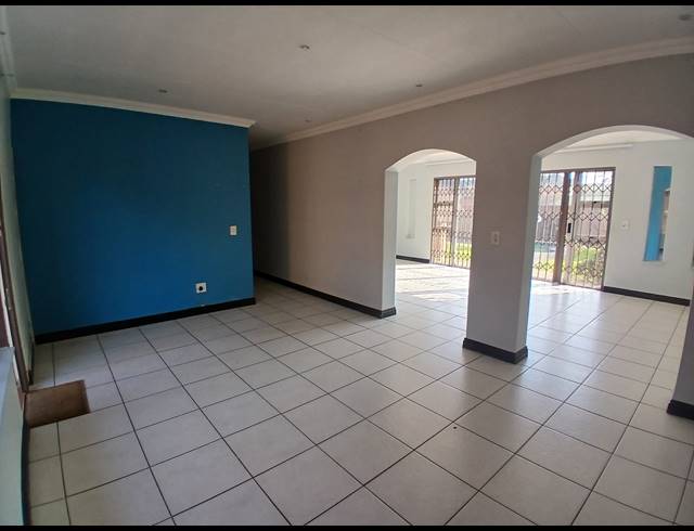 4 BEDROOM HOUSE FOR SALE IN PARKHILL GARDENS